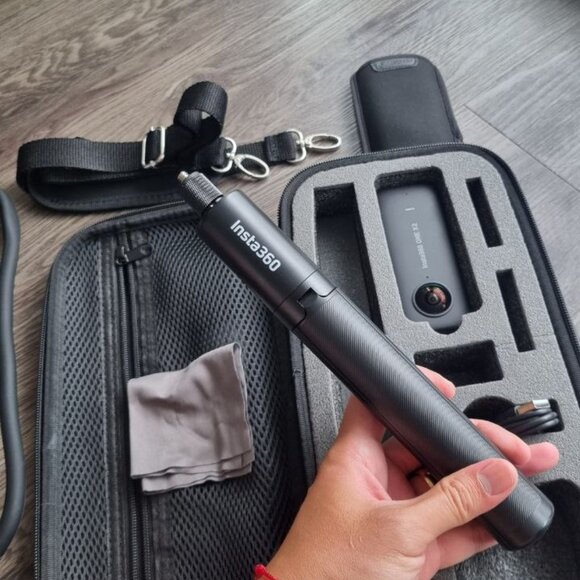 Insta360 X2 Bundle - Picture 3 of 6